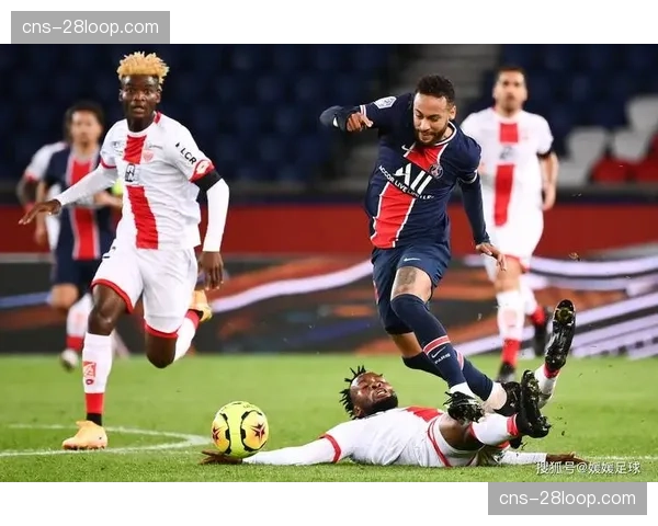 特写:克莱蒙足球俱乐部举办“女性足球开放日”,吸引上千名当地女孩参与