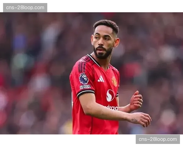 曼联过去一年转会支出超2.297亿欧元，签下谢什科、姆伯莫等强援